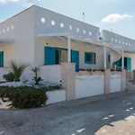 La Maison Blue A 100 Mt Dal Mare - Holiday2pet,com -