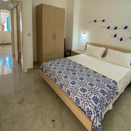 Villa La Maison Blue A 100 Mt Dal Mare - Holiday2pet,com - *