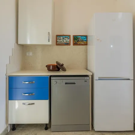 La Maison Blue A 100 Mt Dal Mare - Holiday2pet,com -